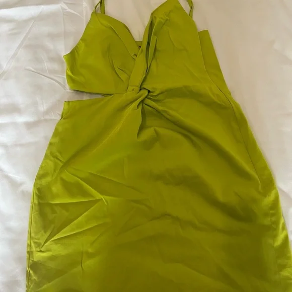Bright green cutout mini dress - Picture 3 of 4
